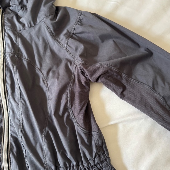 Lululemon Windbreaker Jacket with Soft Lining Size 2 - Picture 4 of 9